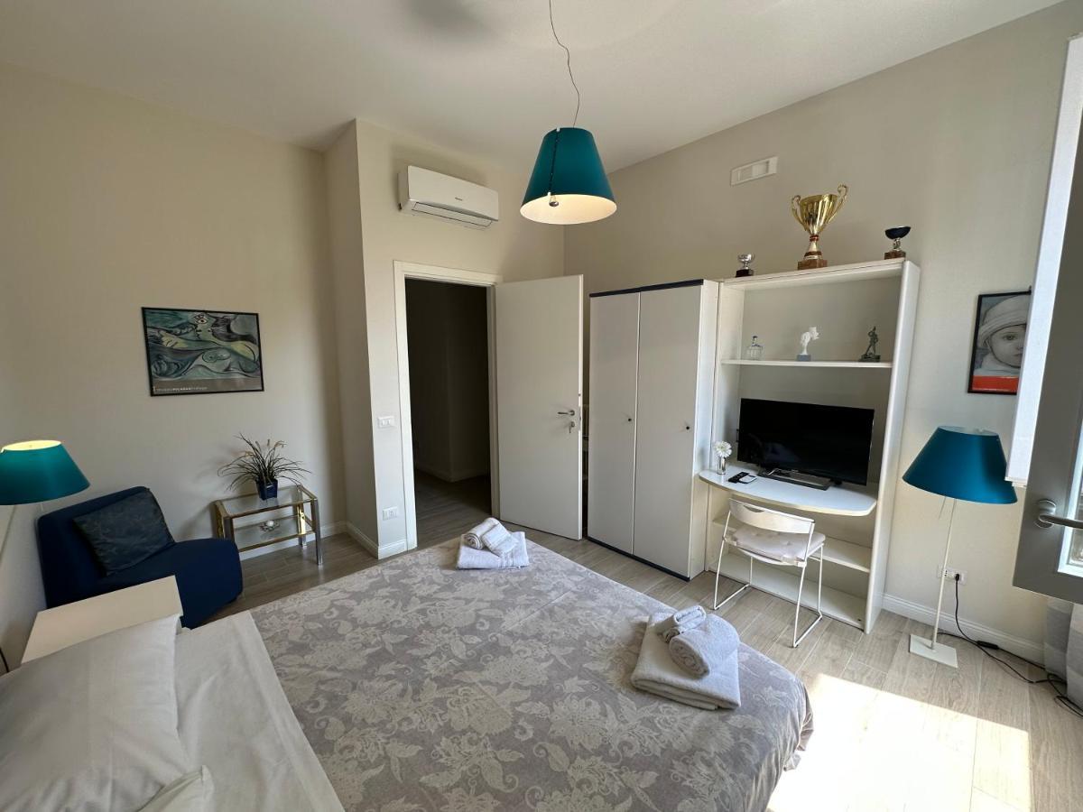 Domus Luca - Central Rooms In The Heart Of Napels Buitenkant foto