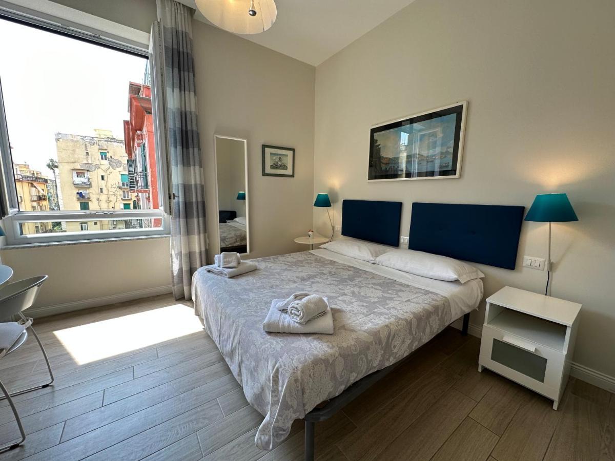 Domus Luca - Central Rooms In The Heart Of Napels Buitenkant foto