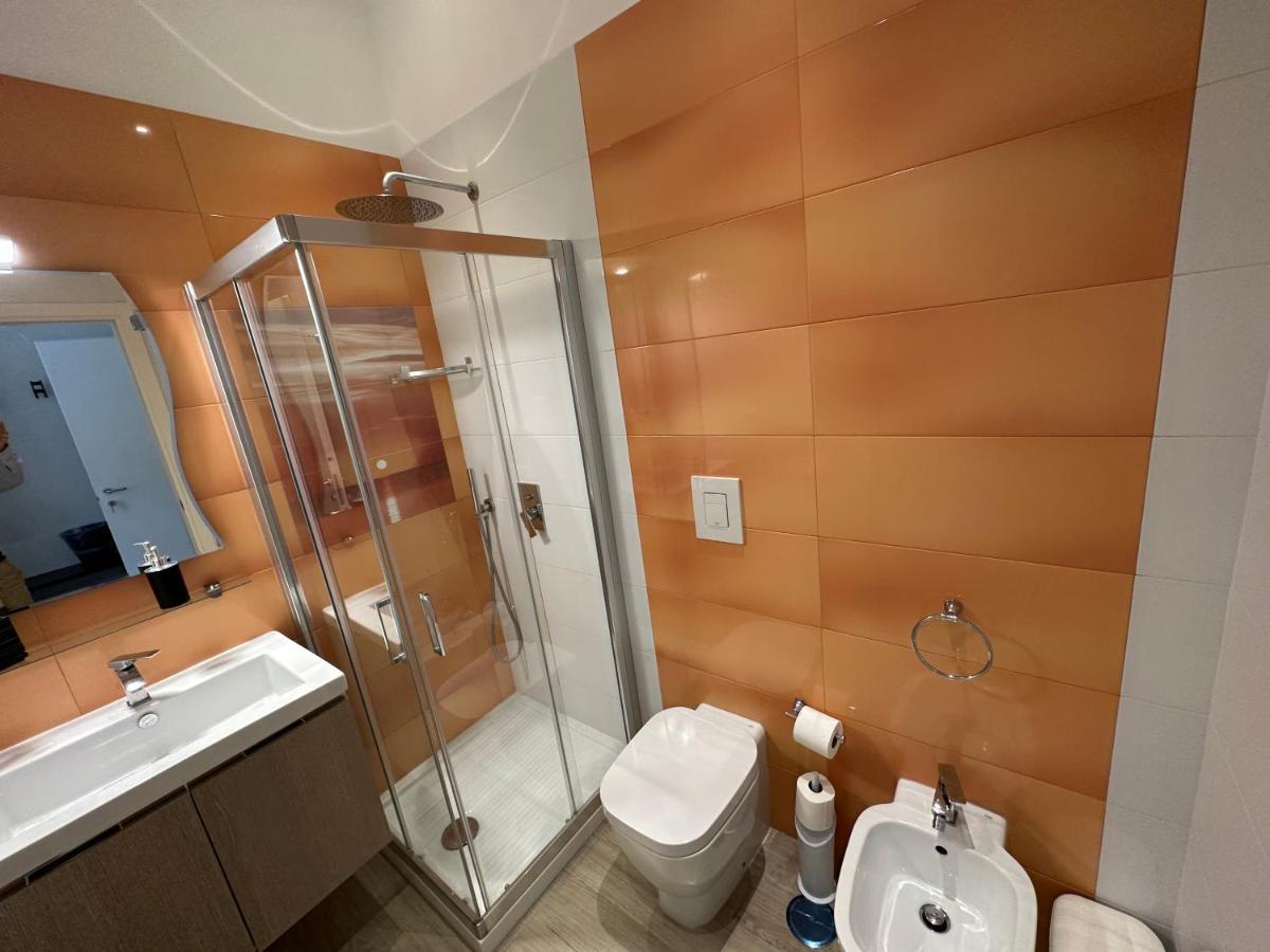 Domus Luca - Central Rooms In The Heart Of Napels Buitenkant foto