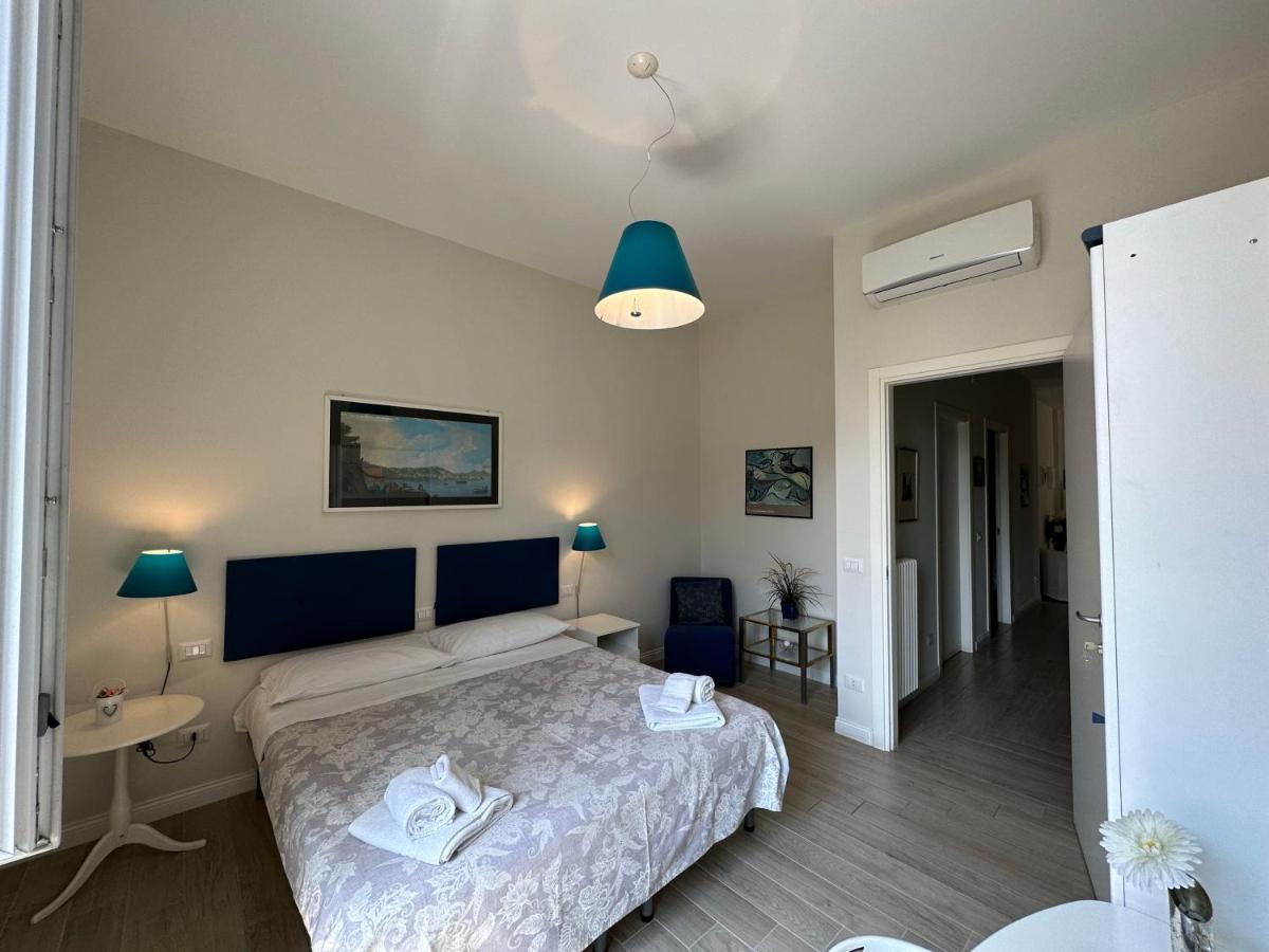 Domus Luca - Central Rooms In The Heart Of Napels Buitenkant foto