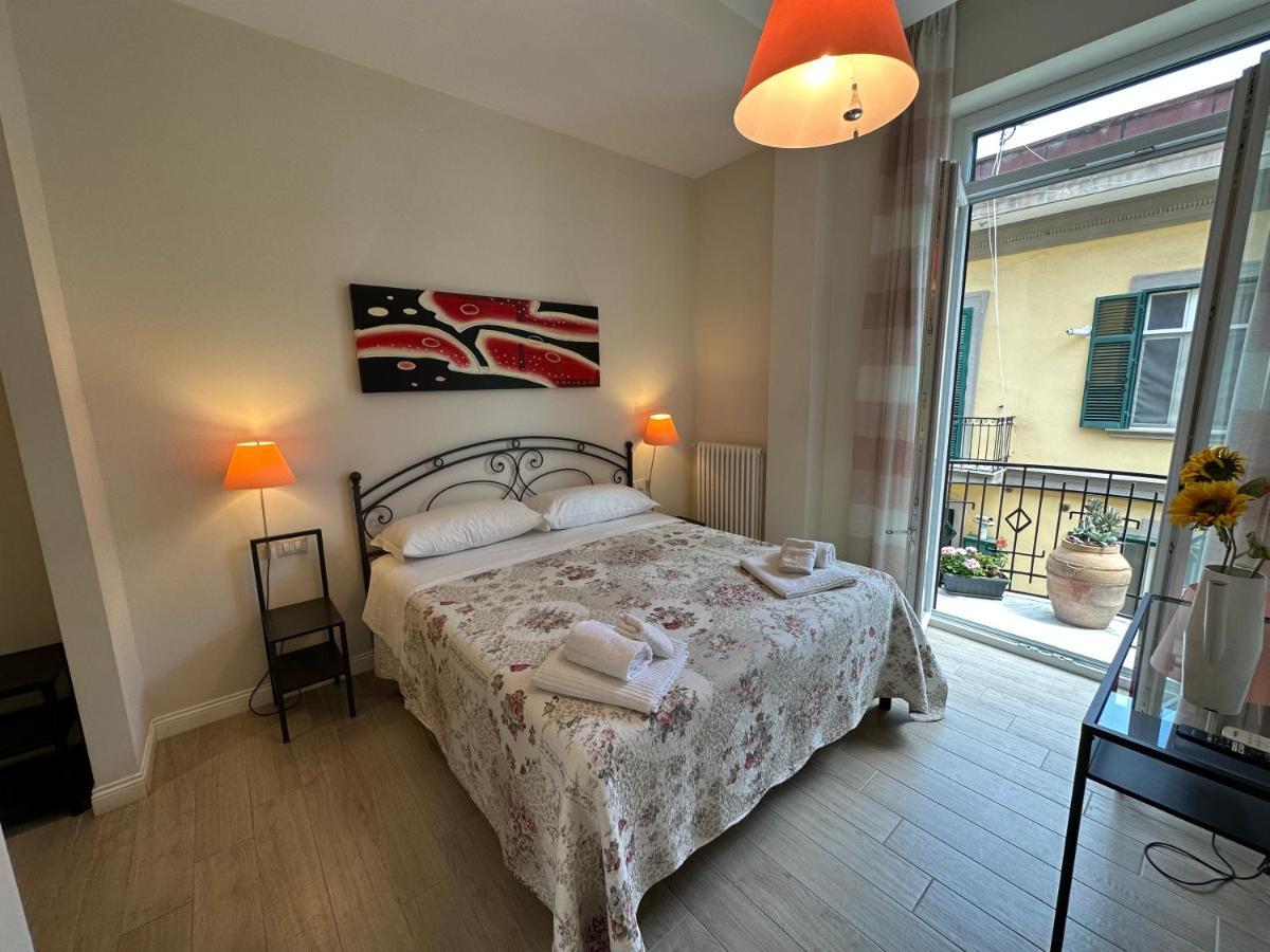 Domus Luca - Central Rooms In The Heart Of Napels Buitenkant foto