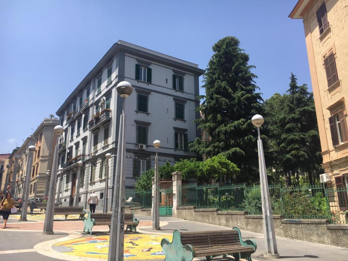 Domus Luca - Central Rooms In The Heart Of Napels Buitenkant foto
